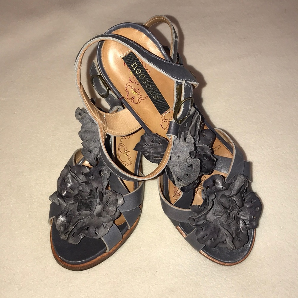 NEOSENS GREY SANDALS